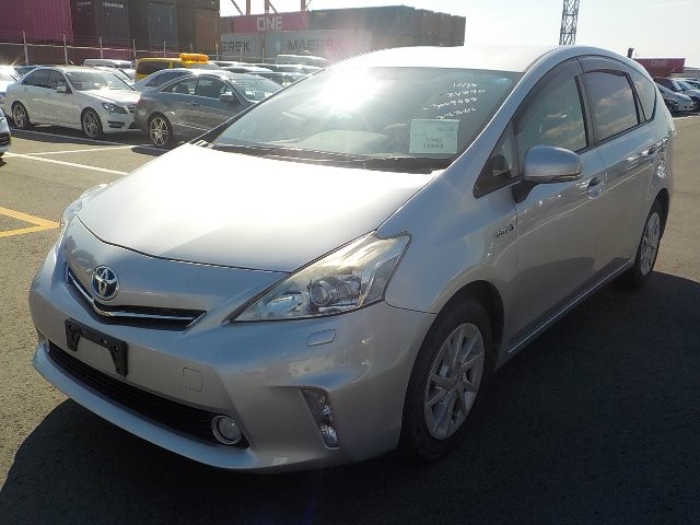 TOYOTA PRIUS ALPHA 2012 Image 21