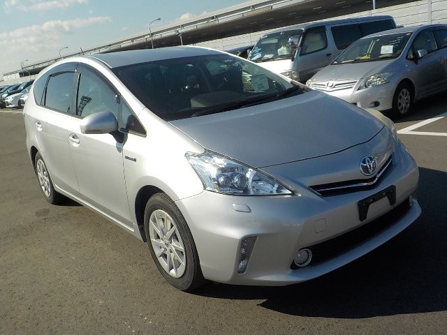 TOYOTA PRIUS ALPHA 2012 Image 22