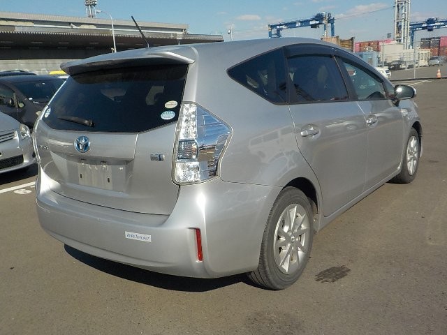 TOYOTA PRIUS ALPHA 2012 Image 23