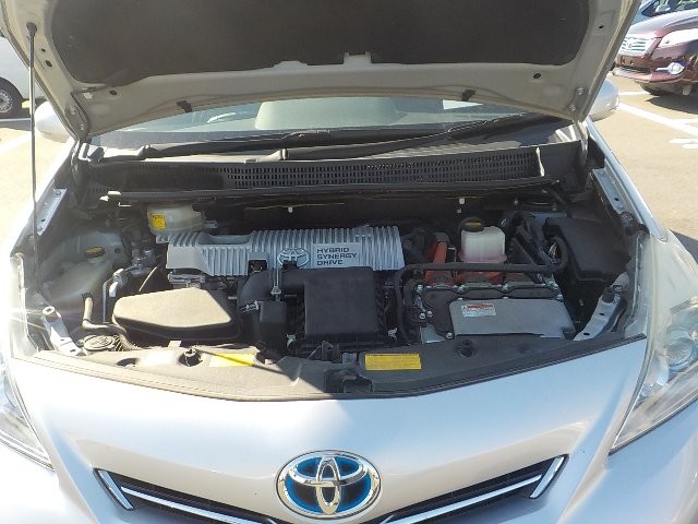 TOYOTA PRIUS ALPHA 2012 Image 26