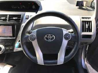 TOYOTA PRIUS ALPHA 2012 Image 7