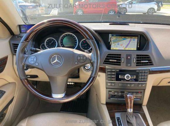 MERCEDES BENZ E CLASS 2011 Image 32