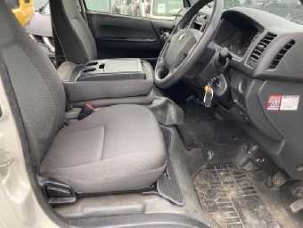 TOYOTA HIACE 2015 Image 4