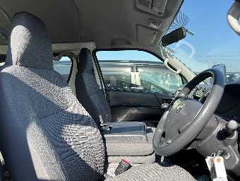 TOYOTA HIACE 2015 Image 8