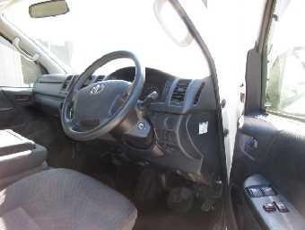 TOYOTA HIACE 2017 Image 7