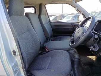 TOYOTA HIACE 2017 Image 16