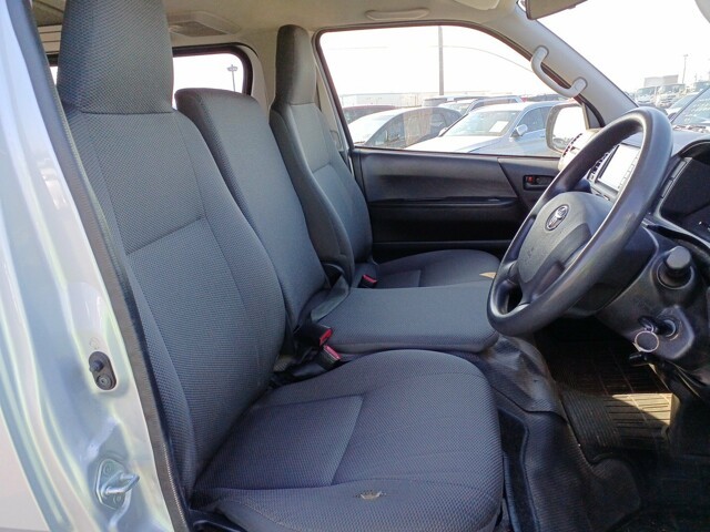 TOYOTA HIACE 2017 Image 22