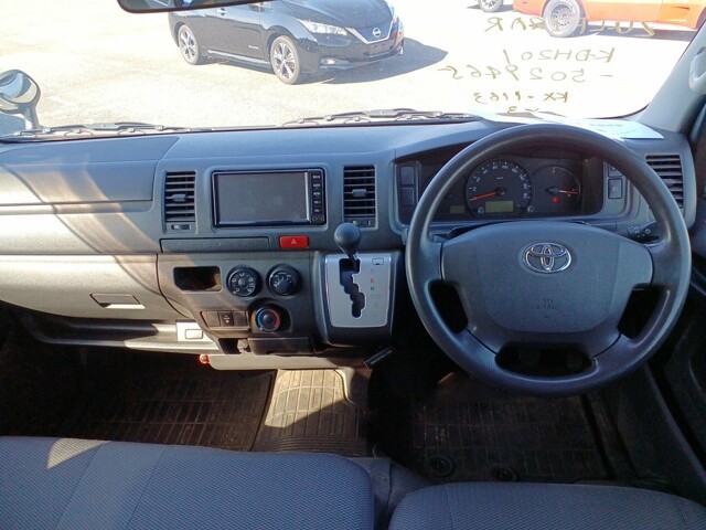 TOYOTA HIACE 2017 Image 26