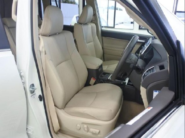 TOYOTA PRADO 2022 Image 19