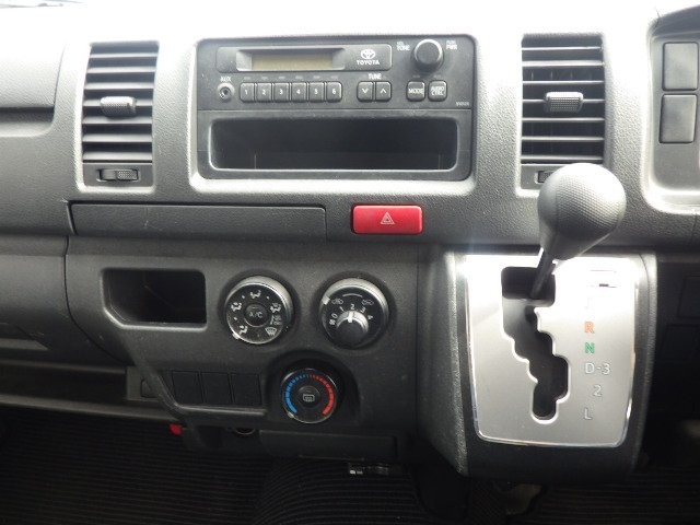 TOYOTA HIACE 2017 Image 24