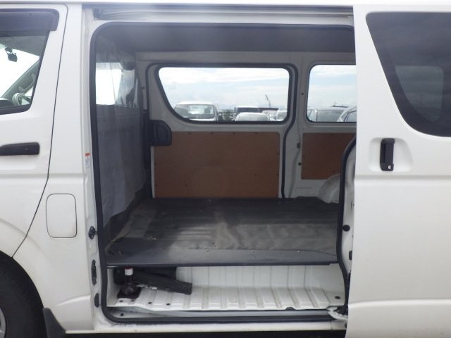 TOYOTA HIACE 2017 Image 28