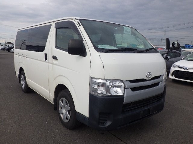 TOYOTA HIACE 2017 Image 30