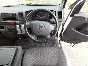 TOYOTA HIACE 2017 Image 8