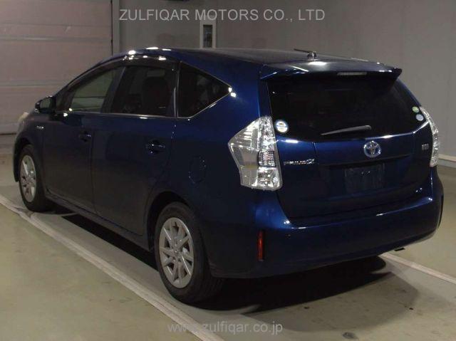 TOYOTA PRIUS ALPHA 2012 Image 4