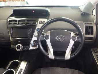 TOYOTA PRIUS ALPHA 2012 Image 6