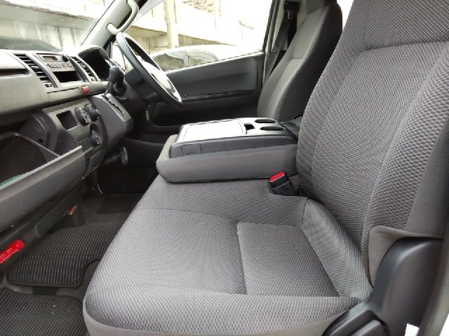 TOYOTA HIACE 2017 Image 20