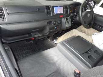 TOYOTA HIACE 2015 Image 5