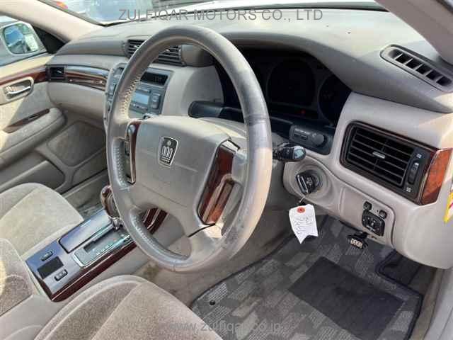 TOYOTA CROWN 2002 Image 3
