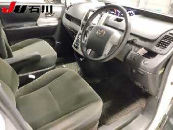 TOYOTA NOAH 2011 Image 3