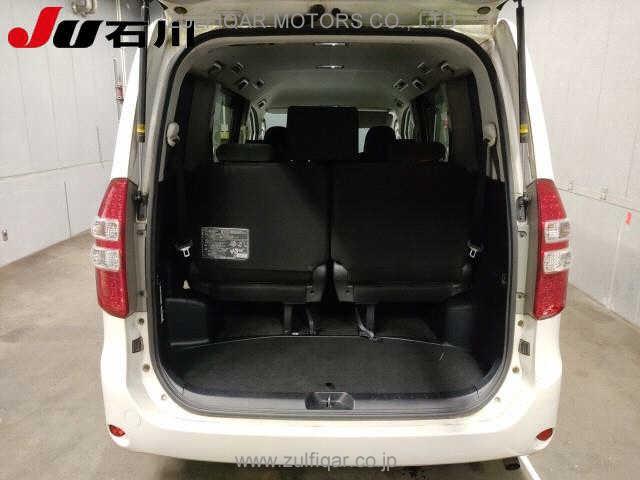 TOYOTA NOAH 2011 Image 6