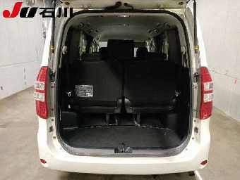 TOYOTA NOAH 2011 Image 6