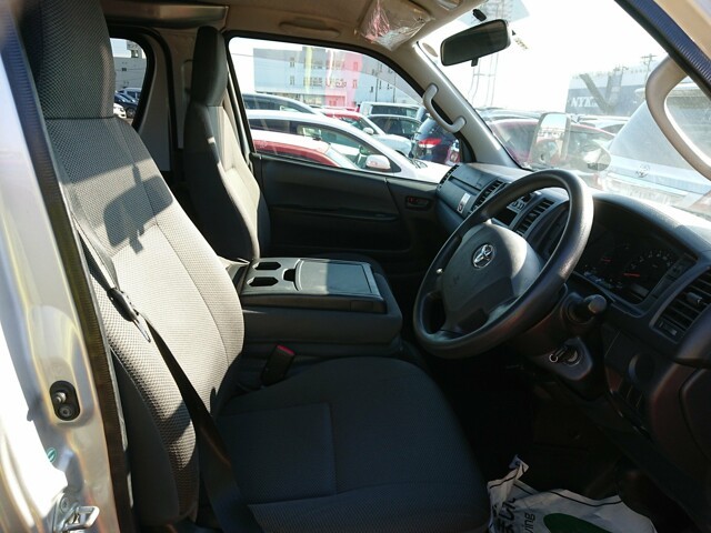 TOYOTA HIACE 2015 Image 28