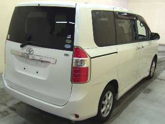 TOYOTA NOAH 2009 Image 2
