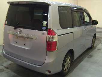 TOYOTA NOAH 2009 Image 2