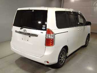 TOYOTA NOAH 2007 Image 2