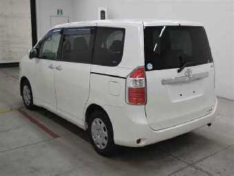 TOYOTA NOAH 2009 Image 2