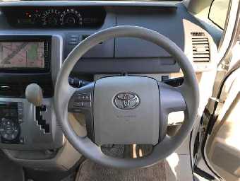 TOYOTA NOAH 2009 Image 6