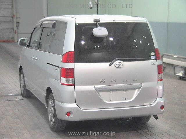 TOYOTA NOAH 2005 Image 2