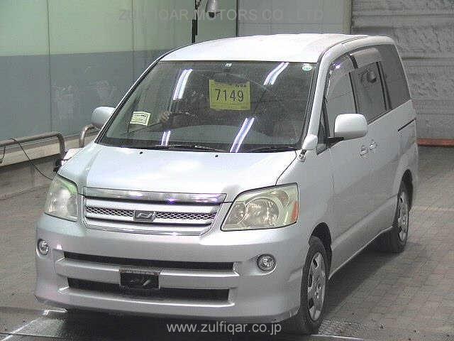 TOYOTA NOAH 2005 Image 4