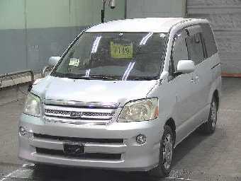 TOYOTA NOAH 2005 Image 4