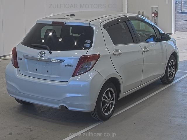 TOYOTA VITZ 2011 Image 2