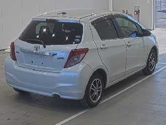 TOYOTA VITZ 2011 Image 2