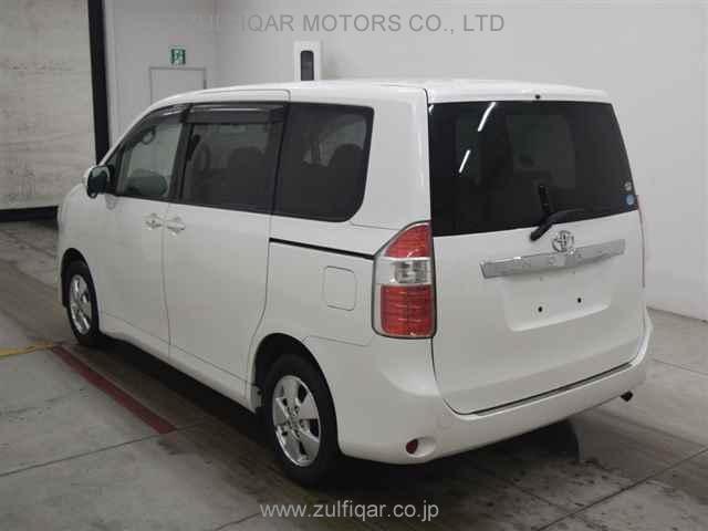 TOYOTA NOAH 2007 Image 2