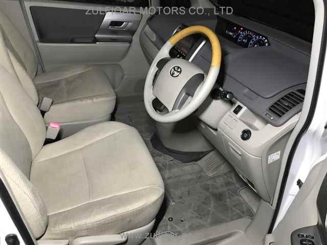 TOYOTA NOAH 2007 Image 3