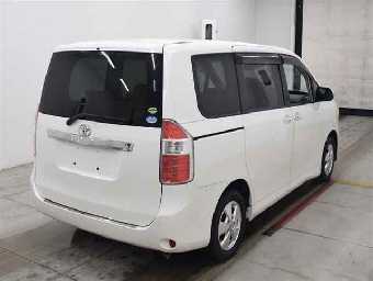 TOYOTA NOAH 2007 Image 5