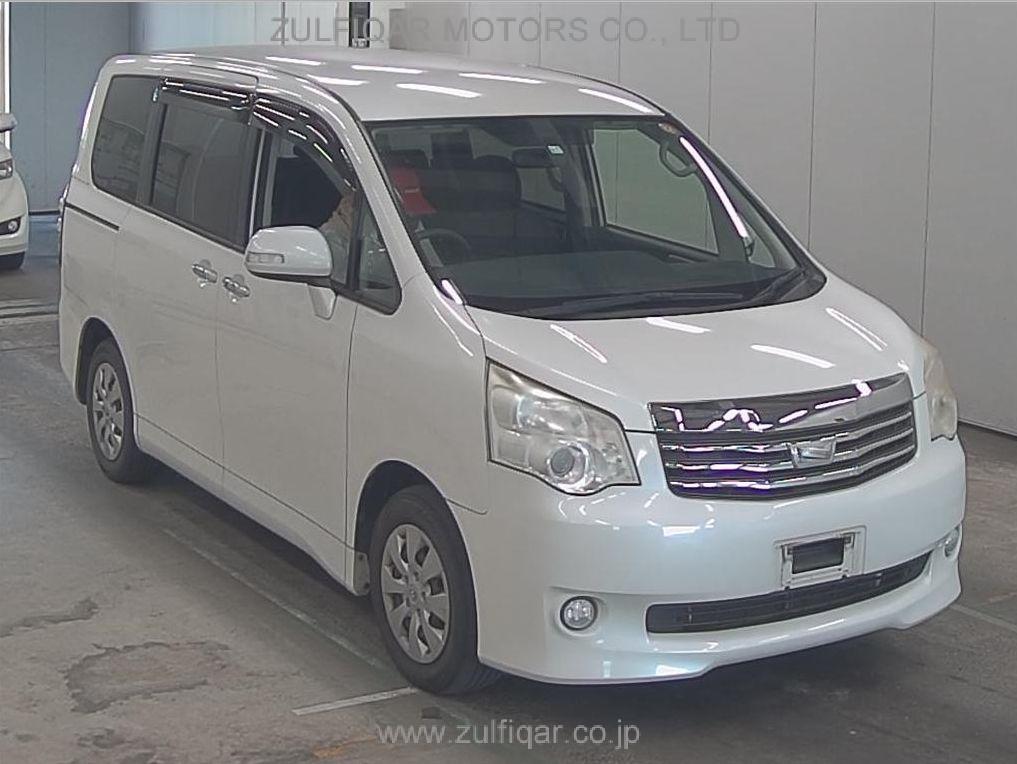 TOYOTA NOAH 2011 Image 1