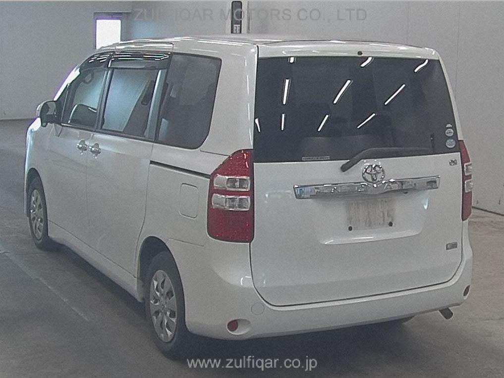 TOYOTA NOAH 2011 Image 2