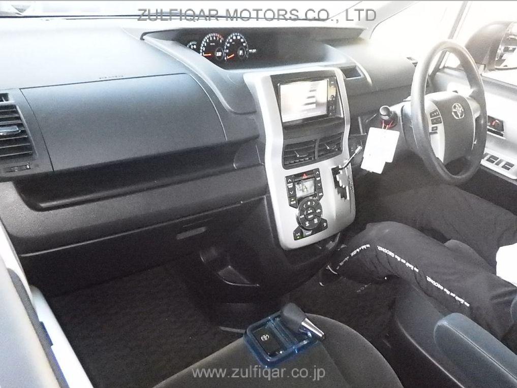 TOYOTA NOAH 2011 Image 3