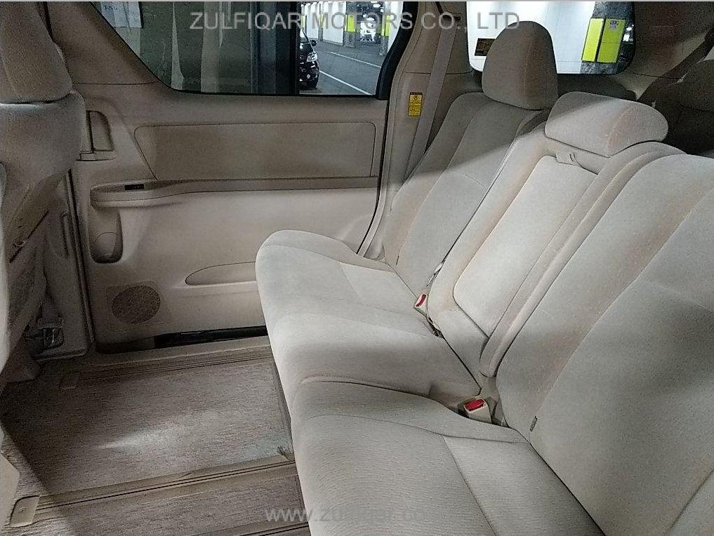 TOYOTA ALPHARD 2013 Image 6