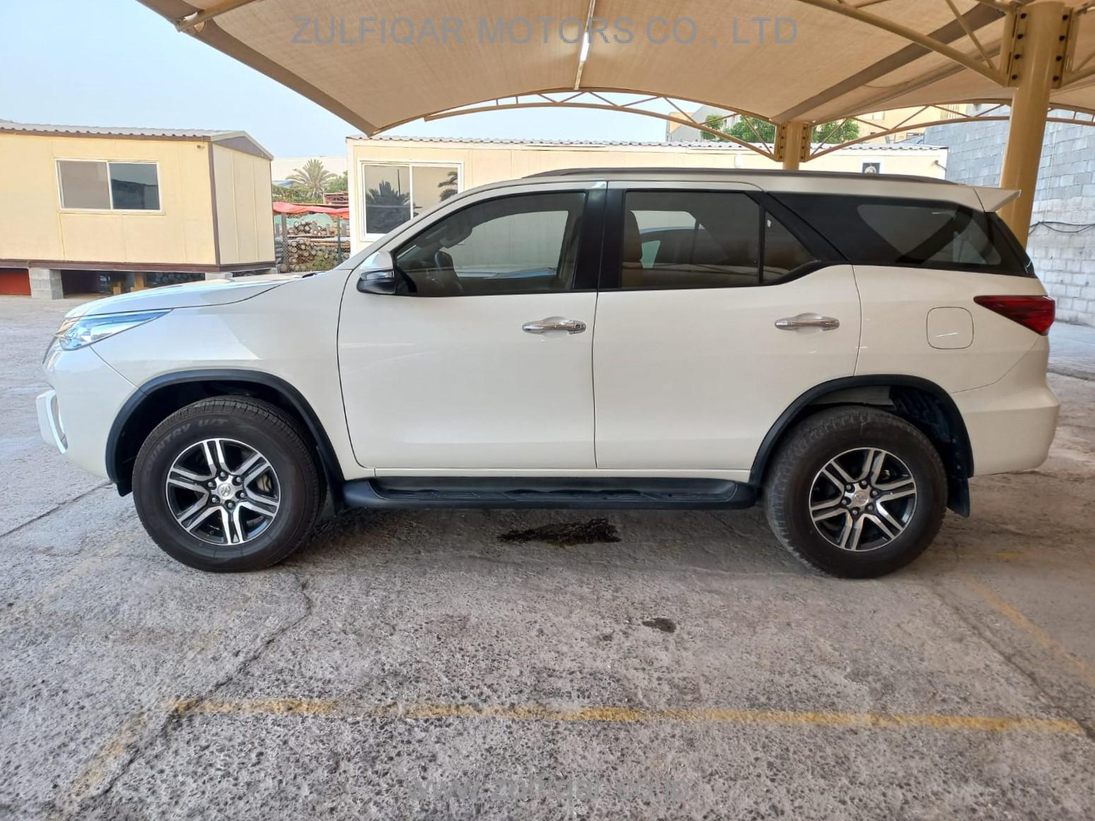 TOYOTA FORTUNER 2018 Image 2