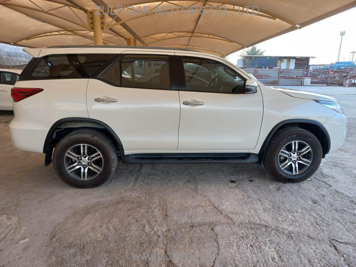 TOYOTA FORTUNER 2018 Image 6