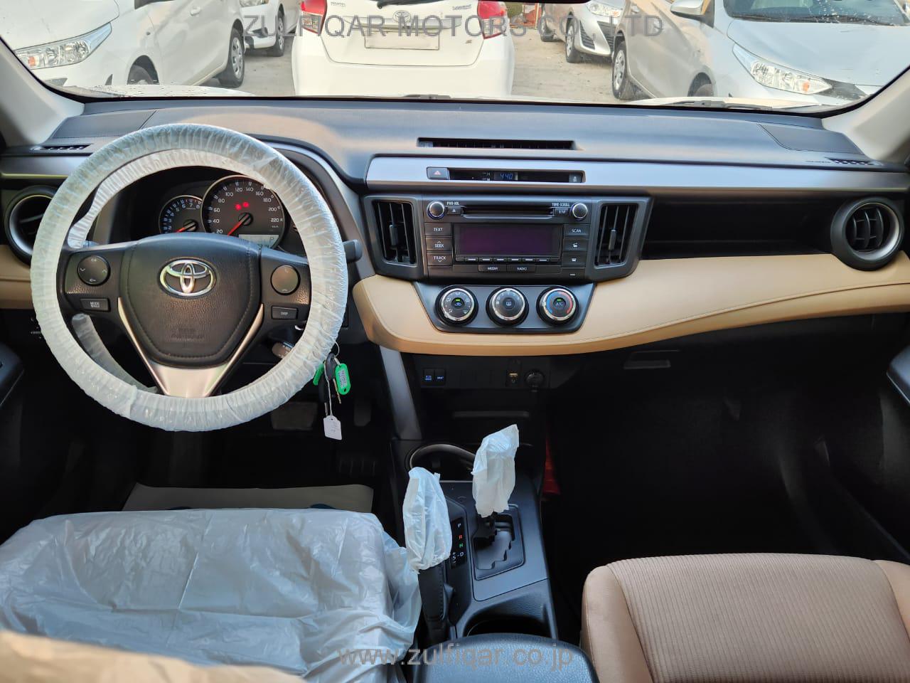 TOYOTA RAV-4 2018 Image 12