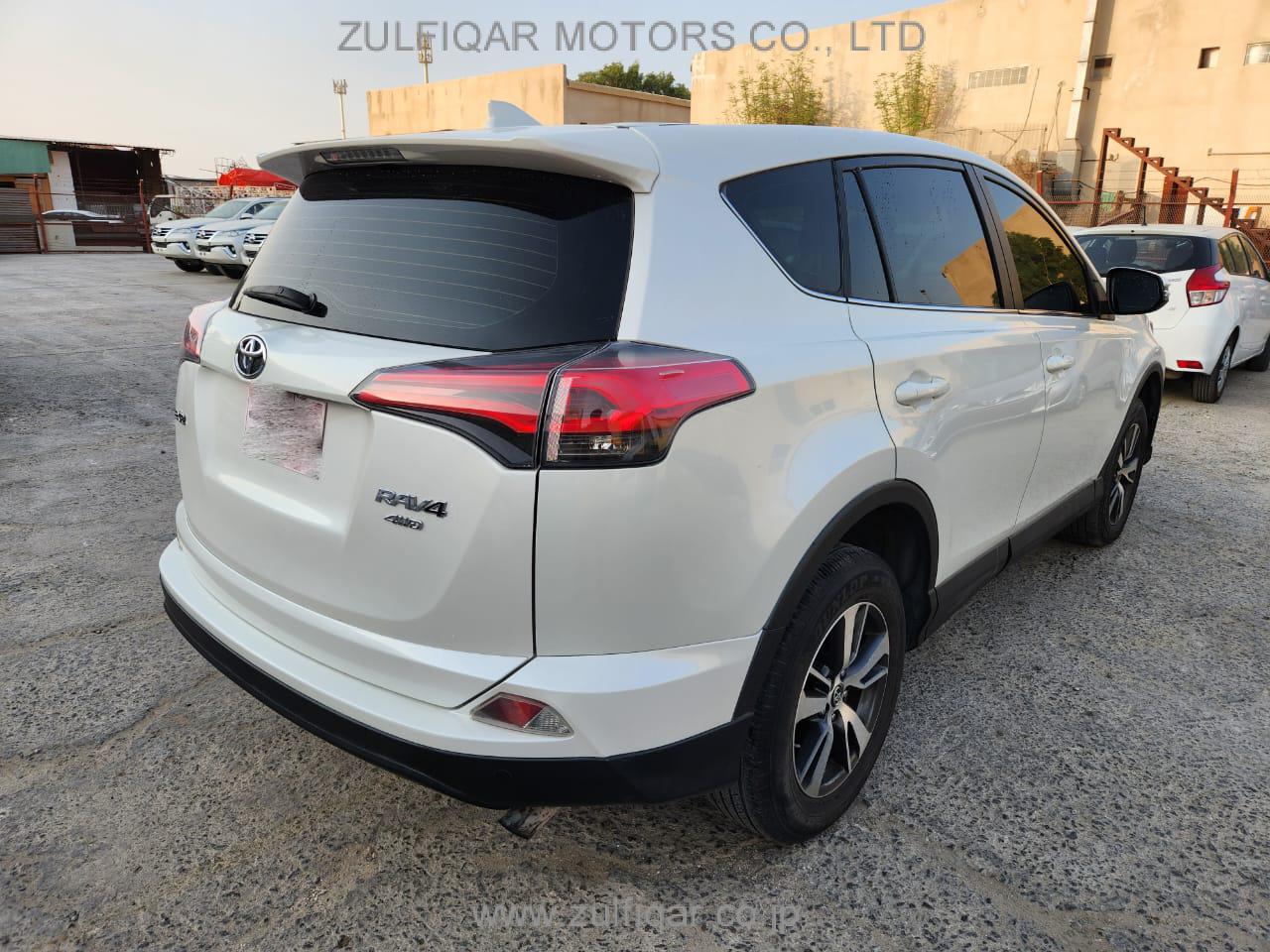 TOYOTA RAV-4 2018 Image 5