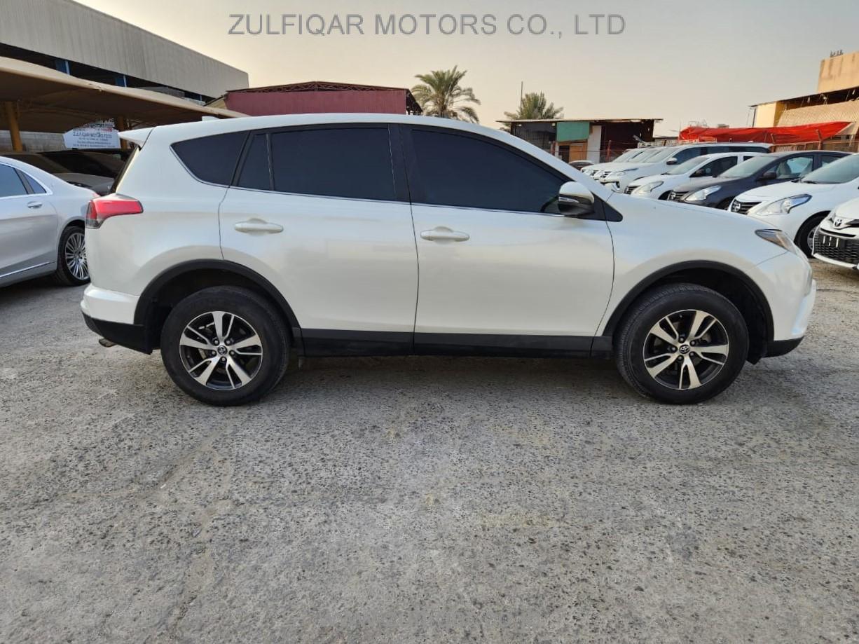 TOYOTA RAV-4 2018 Image 6