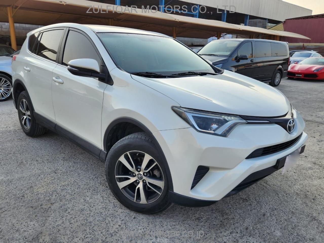 TOYOTA RAV-4 2018 Image 7