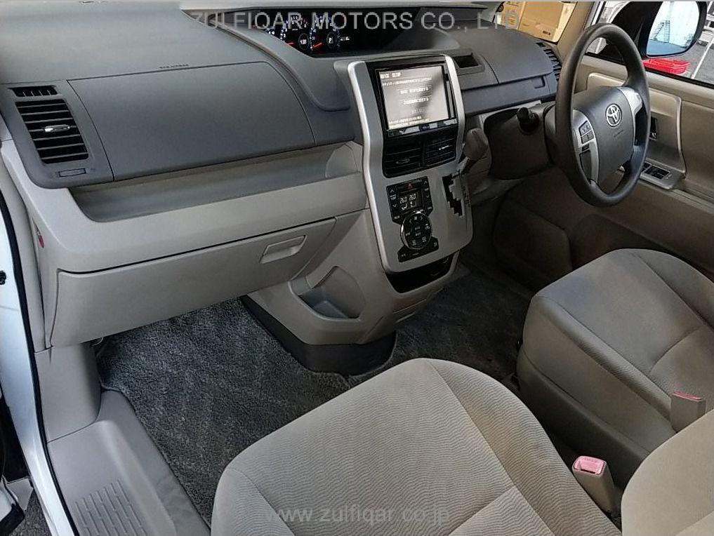 TOYOTA NOAH 2012 Image 3